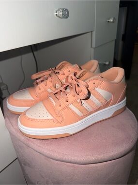 Women’s Adidas break start low sneakers